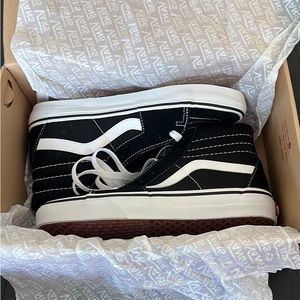 NWT Vans Sk8 Hi Shoes